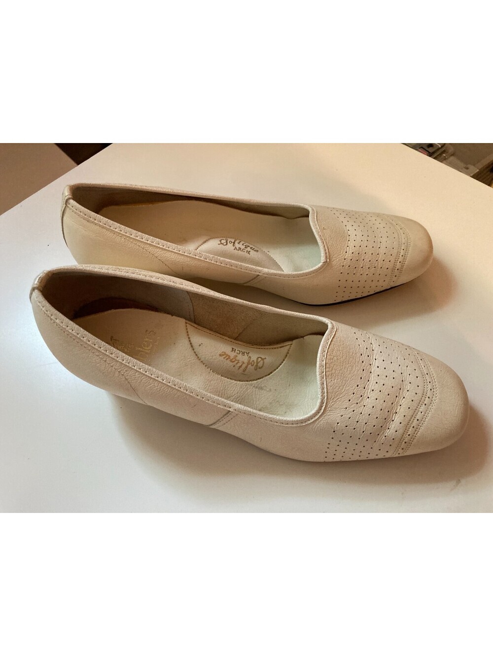 Womens Vintage Softique Cream Pumps Amornia Cobblers MADE IN USA - size 7